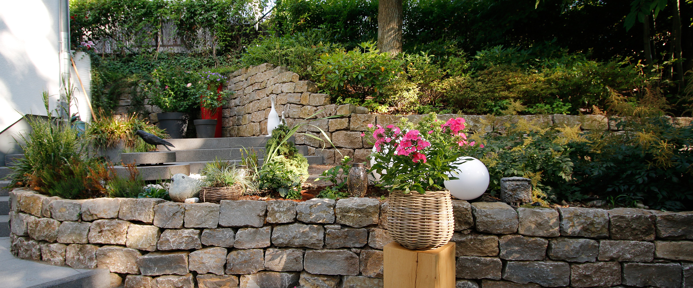 Saisonale Bepflanzung Eingangsbereich